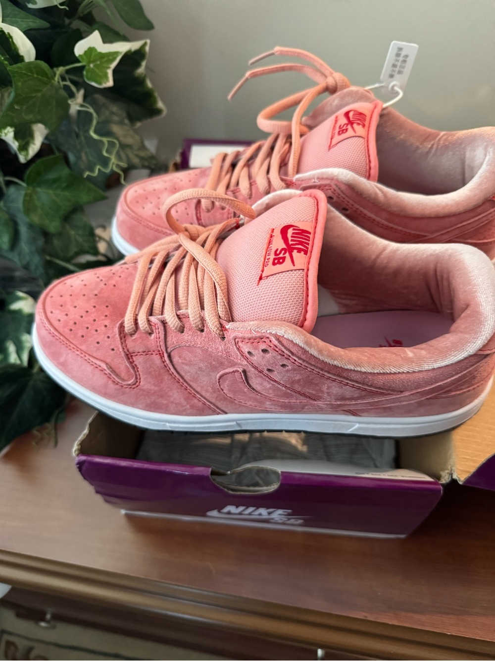 Nike Pink Pig mens Suede Low-Top Sneakers